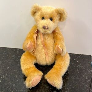 Ty Classic 2000 Jeeves Teddy Bear 13" Golden Plush With Colorful Nose .
